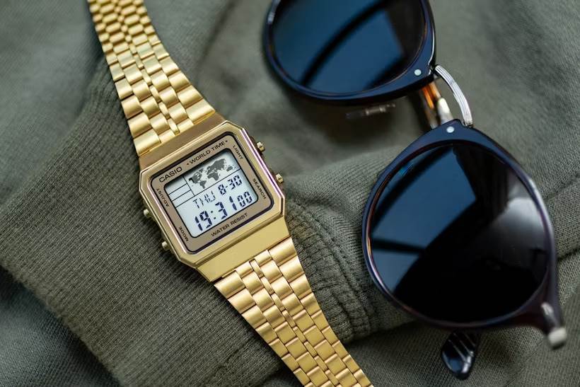 Casio A500WGA-9DF LED ışıklı dijital saat, metal bilezikli tasarım