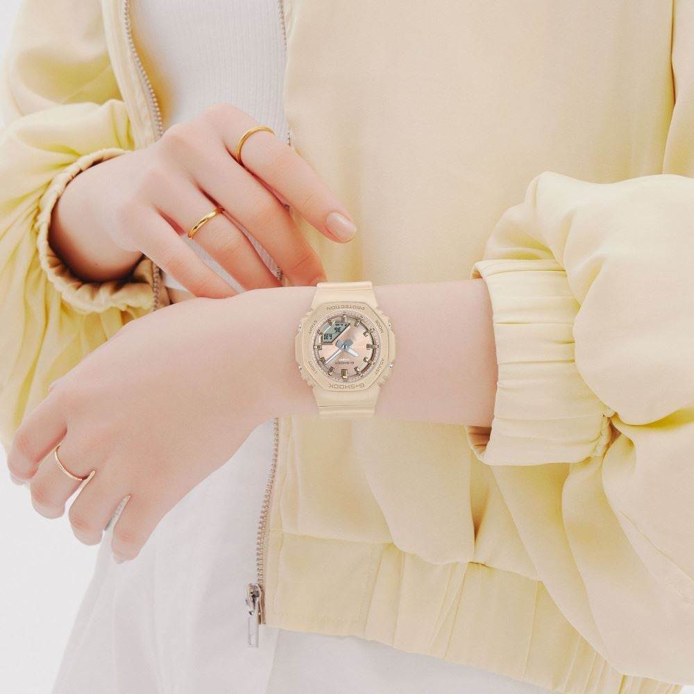 Casio GMA-P2100ST-9ADR 200 m su geçirmez G-Shock model, dünya saati fonksiyonlu