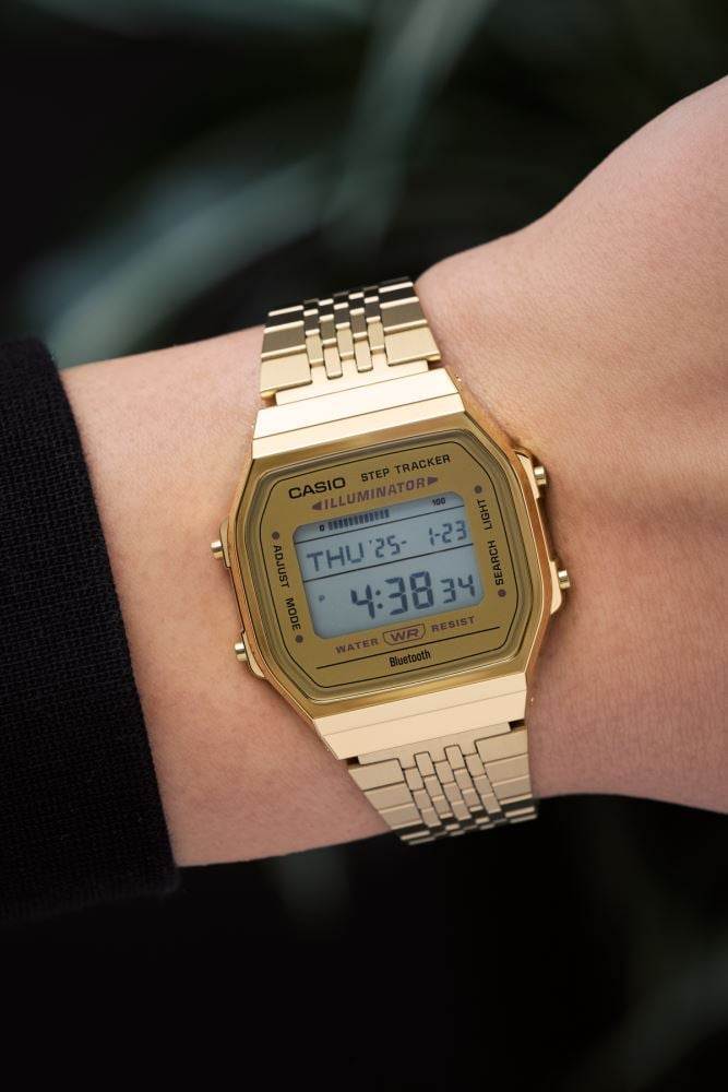 Casio ABL-100WEG-9ADF adım sayar ve Bluetooth özellikli metal saat