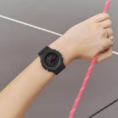 Casio GMA-P2100SA-1A1DR 200 metre su geçirmez spor kol saati