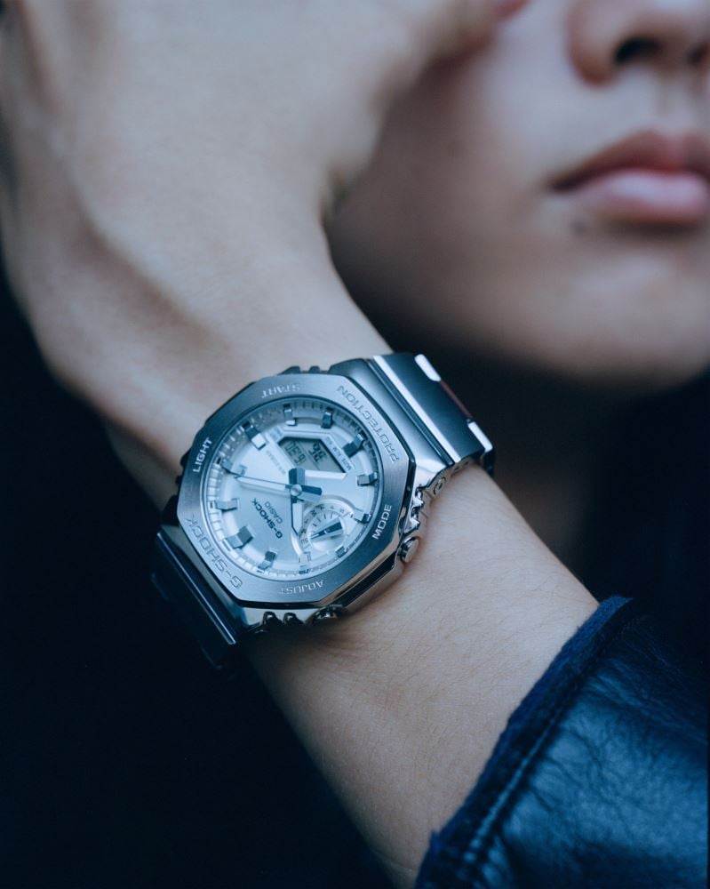 Casio GM-2110D-7ADR analog-dijital metal kol saati