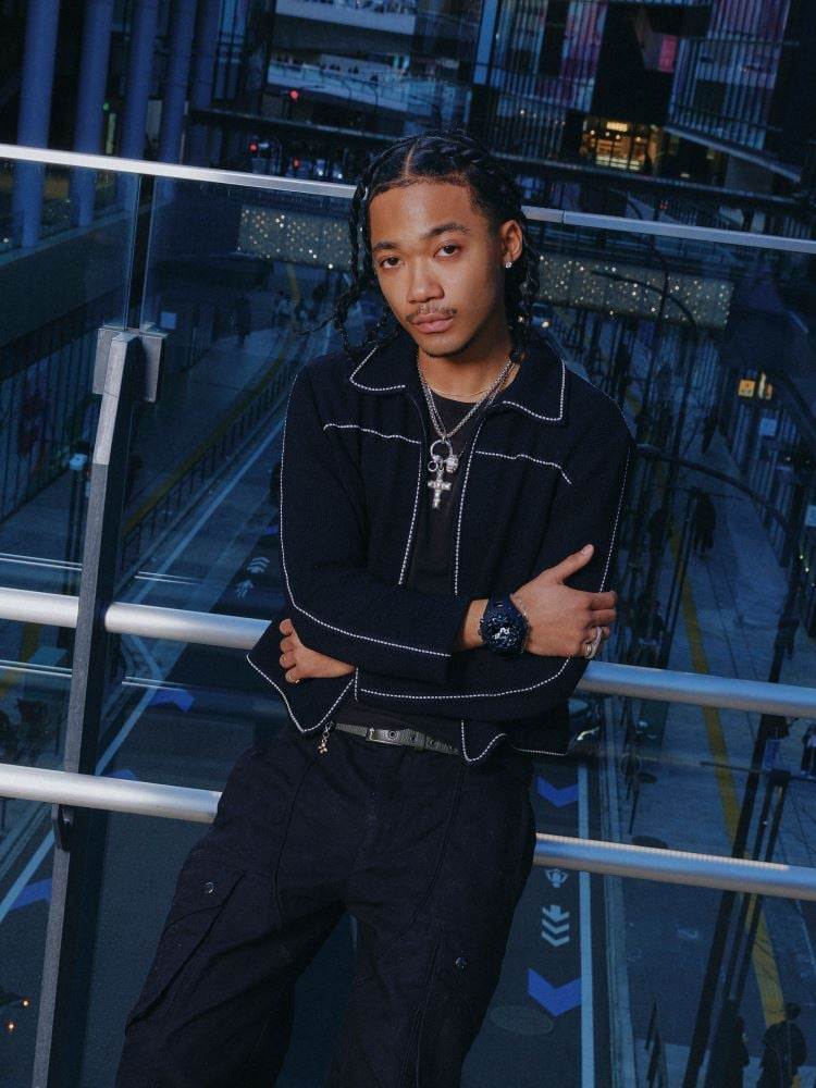 Casio GA-V01-1ADR 200 metre su geçirmez kol saati