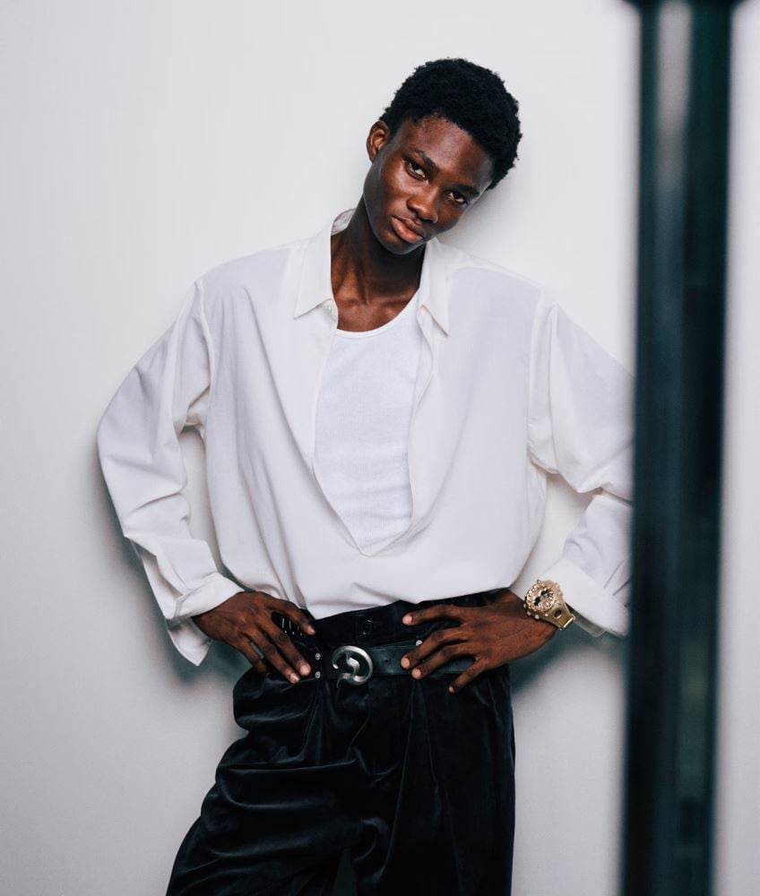 Casio GA-V01A-9ADR erkek kol saati altın kadran detayları