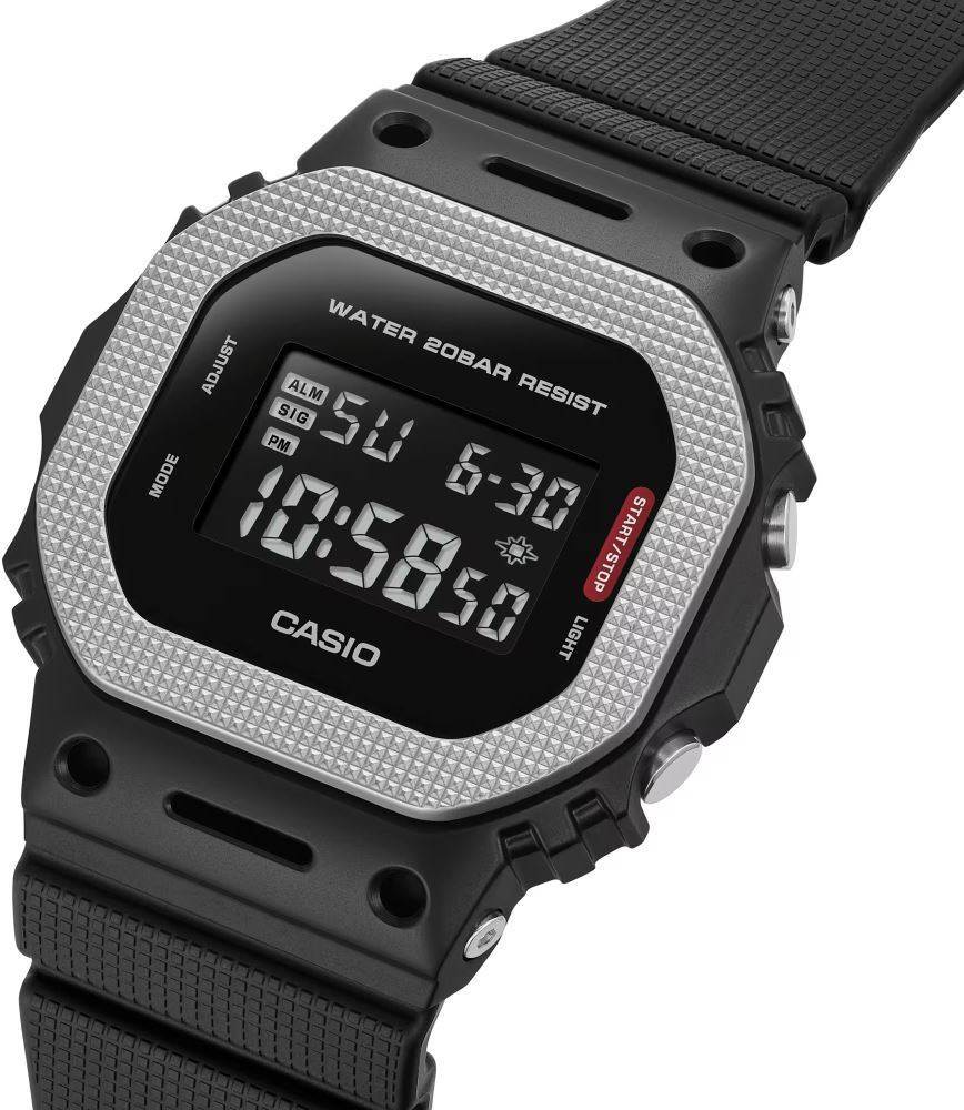 Casio GM-5600BM-1DR metalik bezelli unisex kol saati
