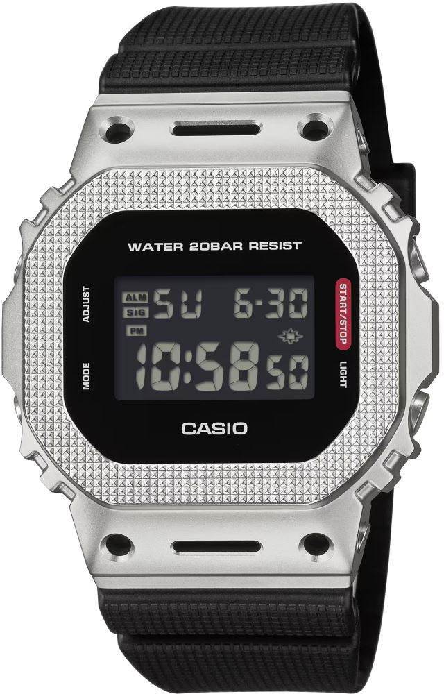 Casio GM-5600M-1DR metalik bezel unisex kol saati